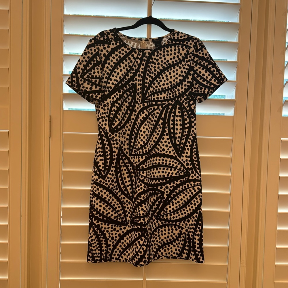 Ann Taylor Black & White Dress Size: M